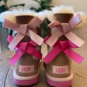 Pink Bailey Bow UGGS Chestnut color size 11 toddler